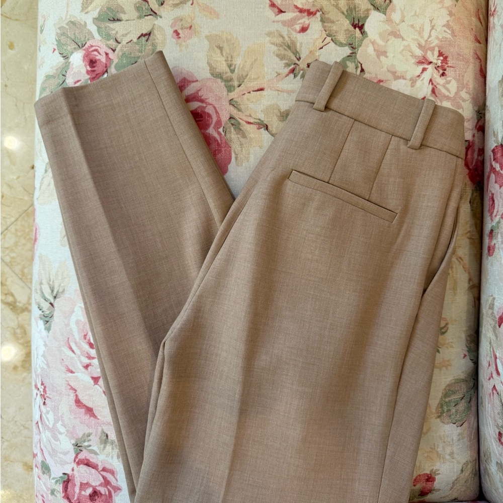 Aritzia/Babaton Beige Slim Trousers - Size 4